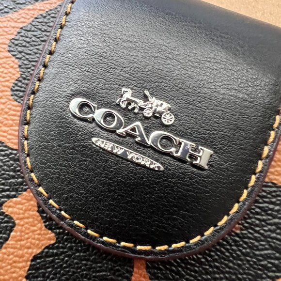 Phone Wallet With Leopard Print And Signature Canvas Interior coach cc869 - Picture 5 of 8